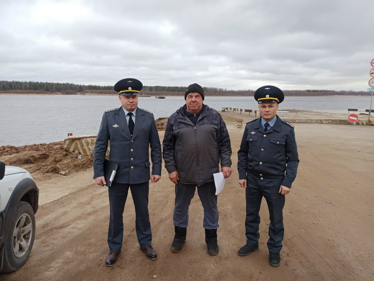 Контроль за паромной переправой в г. Коряжма
